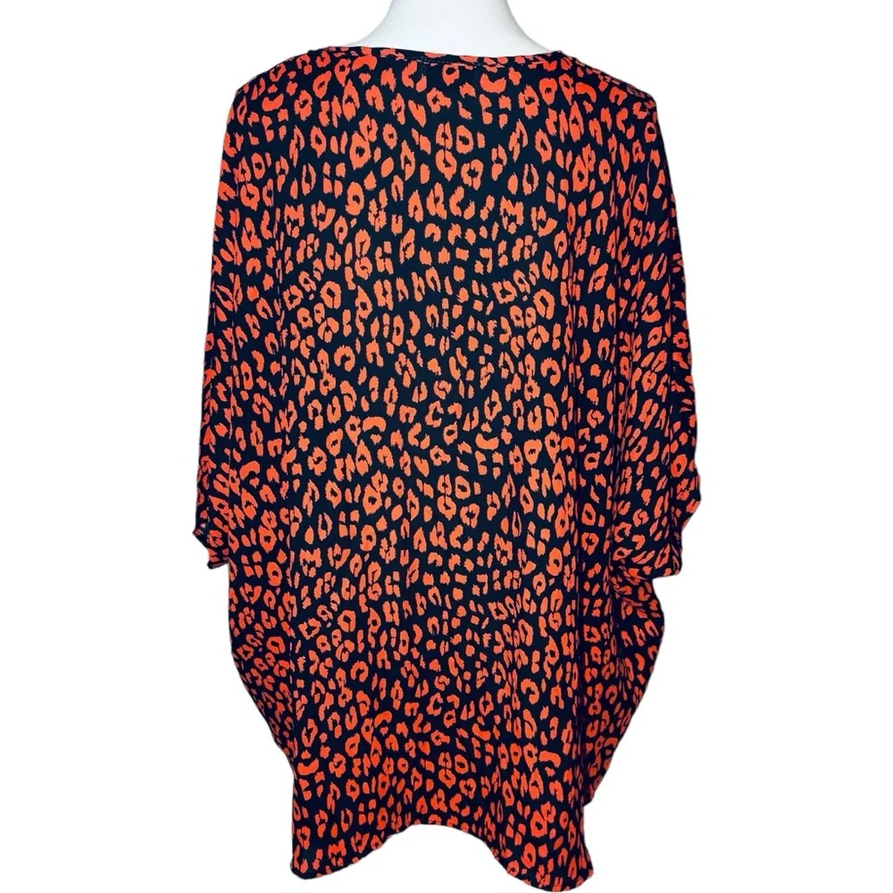 Adrienne Women's Medium Oversized Leopard Cheetah V Neck‎ Blouse Tunic UGA Boxy